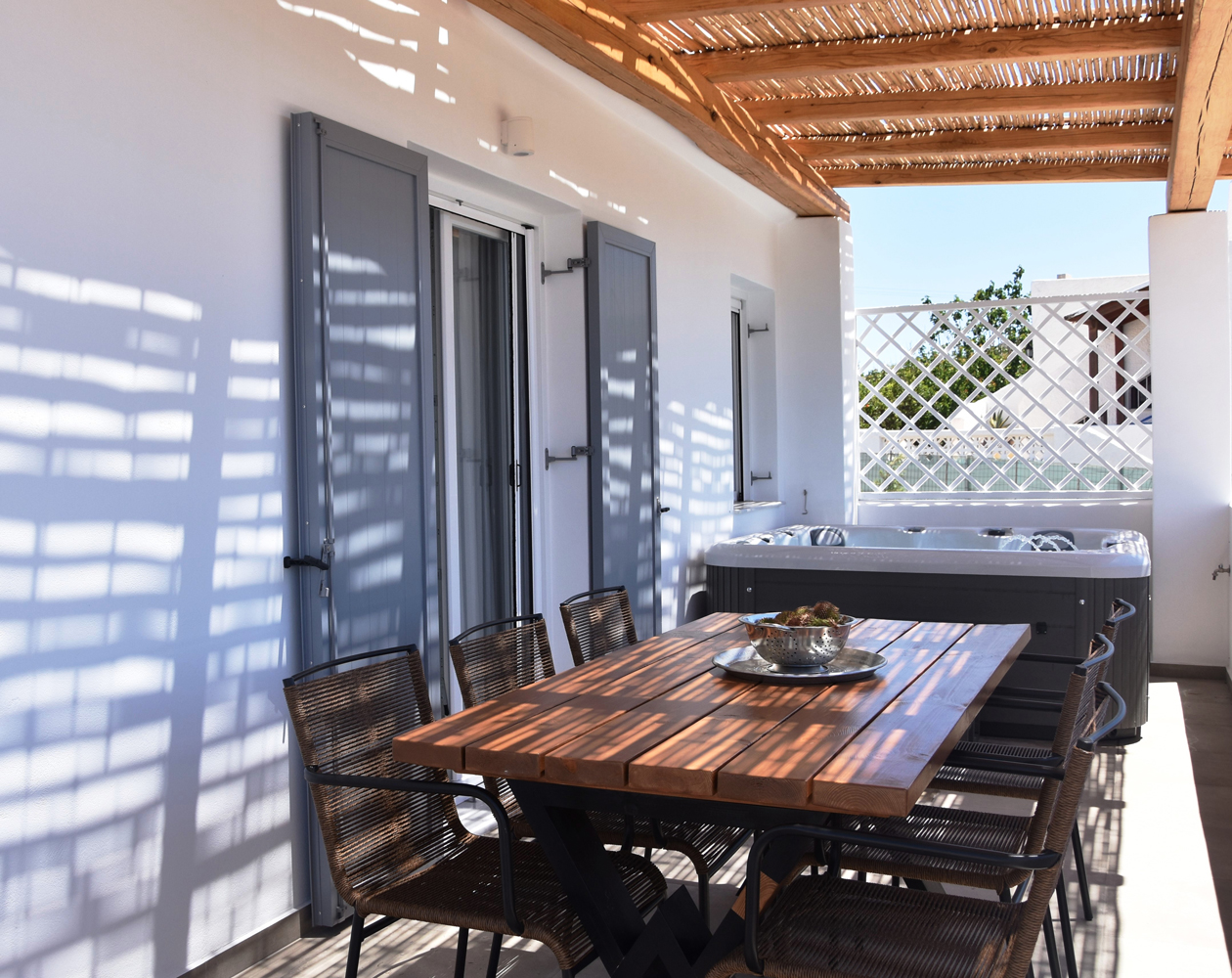 villa_Nelleas_Milos_jacuzzi2